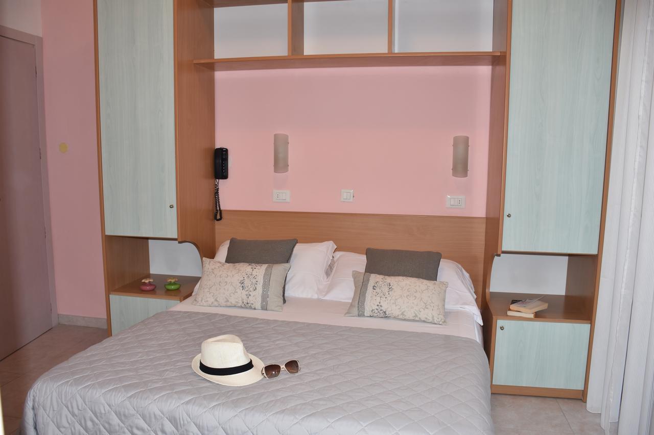Hotel Gambrinus Rimini Exterior photo