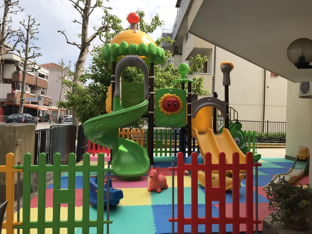 Hotel Gambrinus Rimini Exterior photo